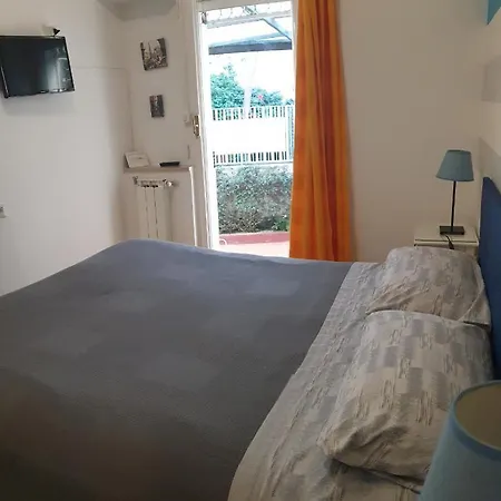 瑞瓦尔塔-波西利波住宿加早餐酒店 3*